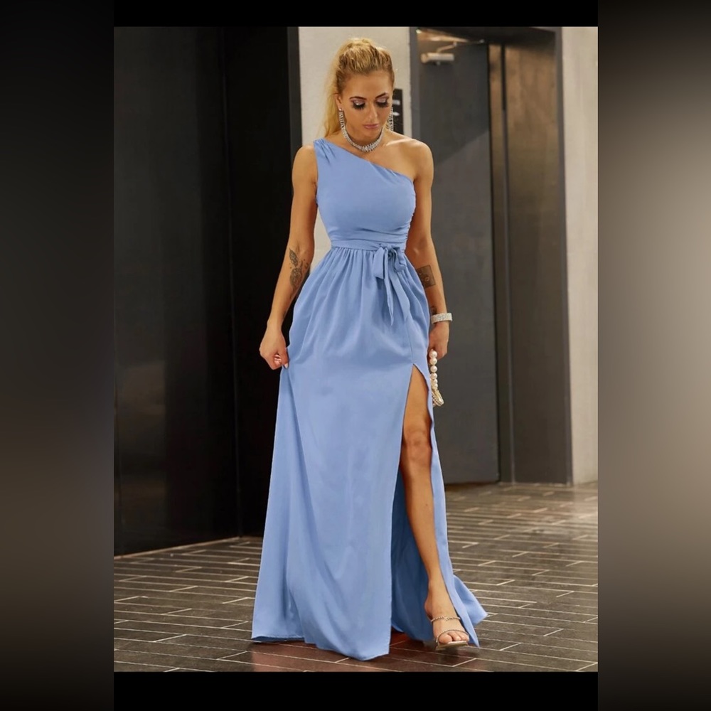 Shein one shoulder belted dress with slit!! Color: baby blue, Size: XL